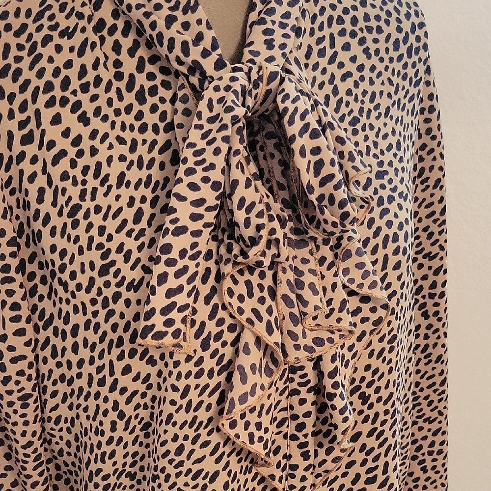 Ann Taylor Black and Tan Patterned Blouse - Picture 2 of 3